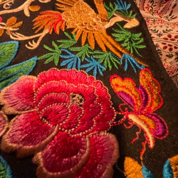 PRICE DROP Beautiful Embroidered Handbag 💐 - Picture 8 of 12